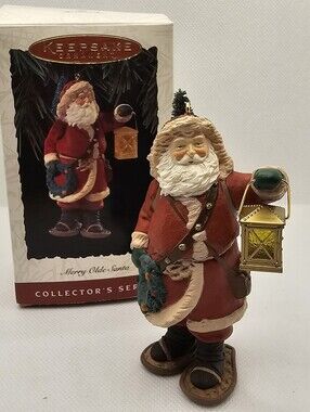 Hallmark Merry Olde Santa Christmas Ornament 1994 tree light 5 Lantern Wreath